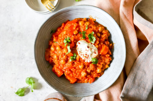 Kom met curry van quinoa en groentjes